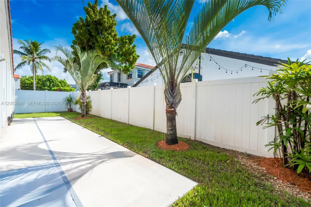 1387 SW 181st Ave Pembroke Pines, FL 33029