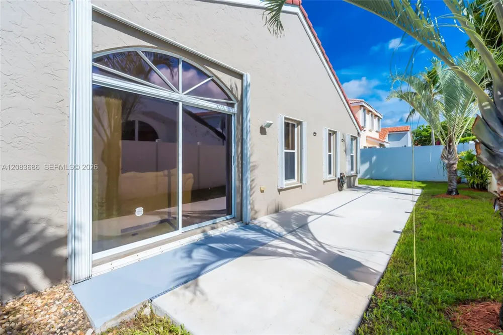 1387 SW 181st Ave Pembroke Pines, FL 33029
