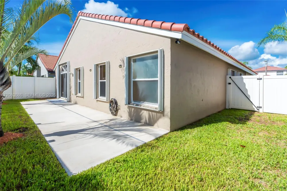 1387 SW 181st Ave Pembroke Pines, FL 33029