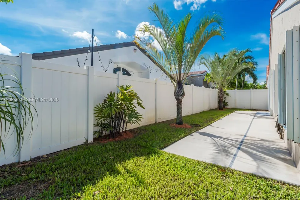 1387 SW 181st Ave Pembroke Pines, FL 33029