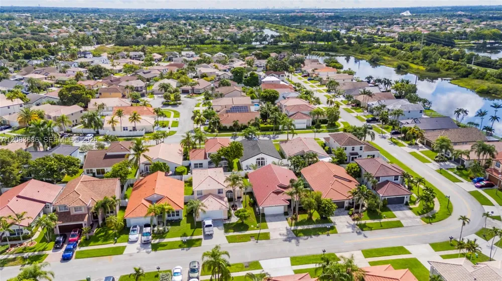 1387 SW 181st Ave Pembroke Pines, FL 33029