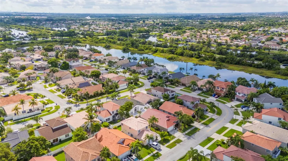 1387 SW 181st Ave Pembroke Pines, FL 33029