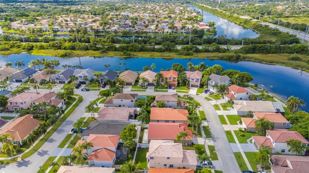 1387 SW 181st Ave Pembroke Pines, FL 33029