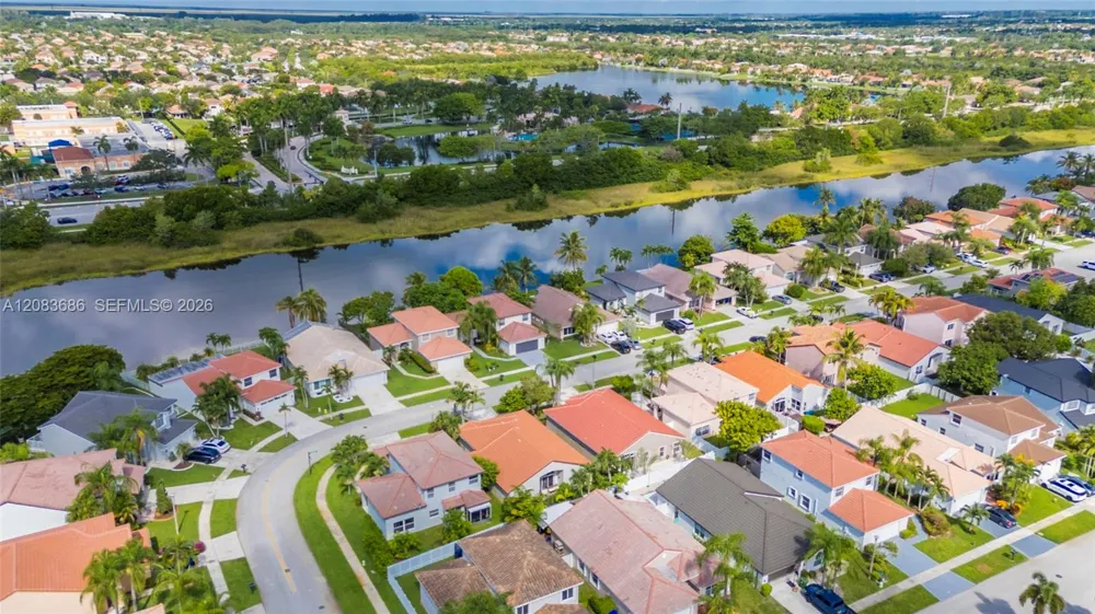1387 SW 181st Ave Pembroke Pines, FL 33029