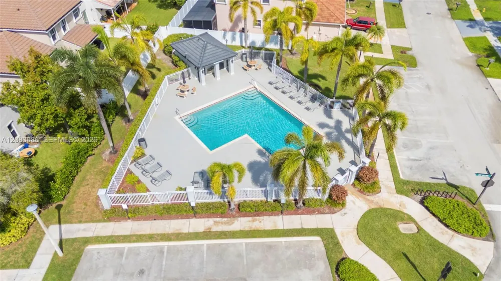1387 SW 181st Ave Pembroke Pines, FL 33029