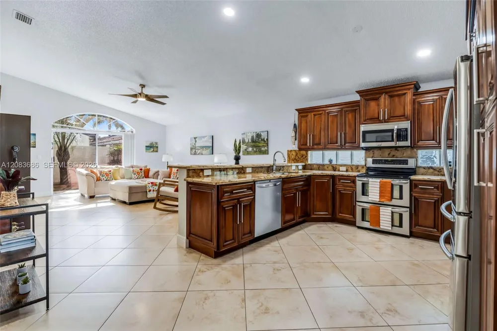 1387 SW 181st Ave Pembroke Pines, FL 33029