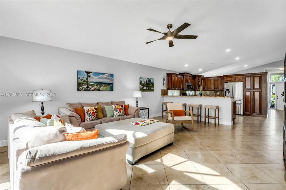 1387 SW 181st Ave Pembroke Pines, FL 33029