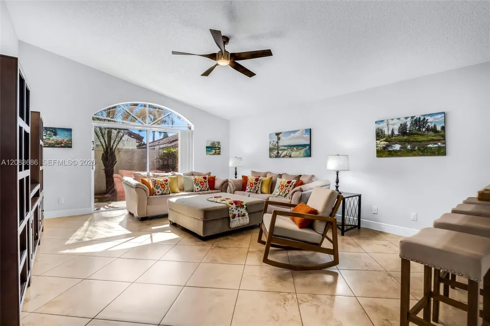 1387 SW 181st Ave Pembroke Pines, FL 33029