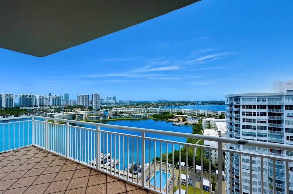 18071 Biscayne Blvd #PH03 & PH04 Aventura, FL 33160