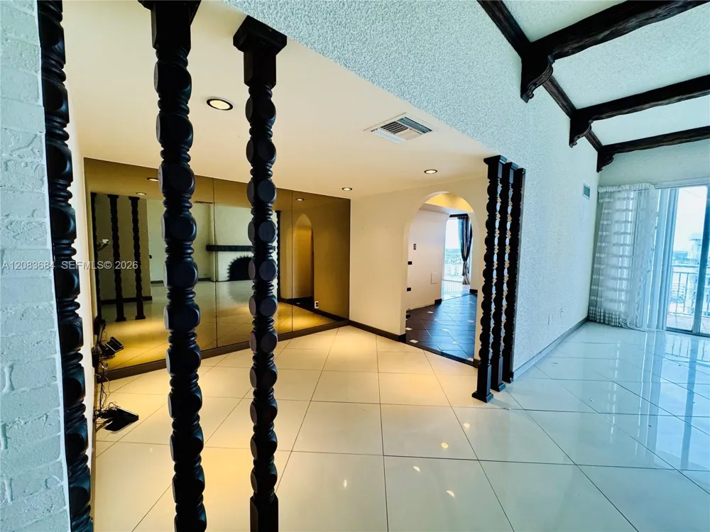 18071 Biscayne Blvd #PH03 & PH04 Aventura, FL 33160