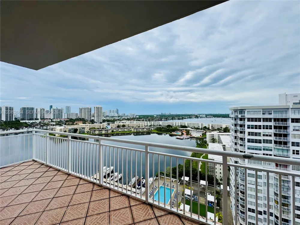 18071 Biscayne Blvd #PH03 & PH04 Aventura, FL 33160