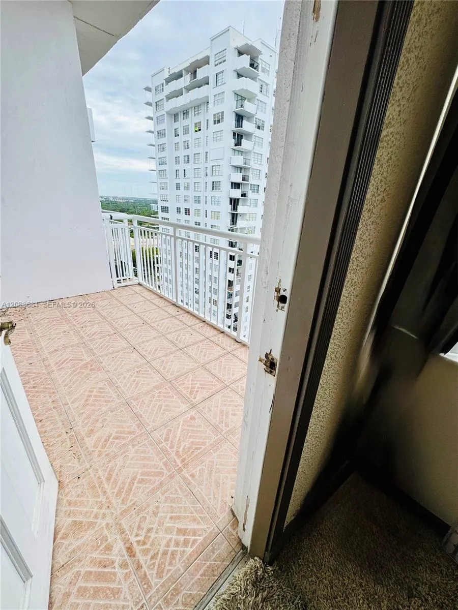 18071 Biscayne Blvd #PH03 & PH04 Aventura, FL 33160
