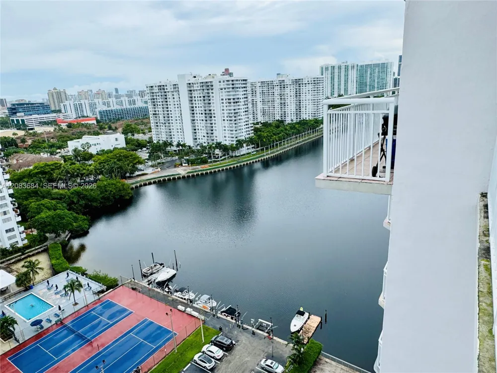 18071 Biscayne Blvd #PH03 & PH04 Aventura, FL 33160