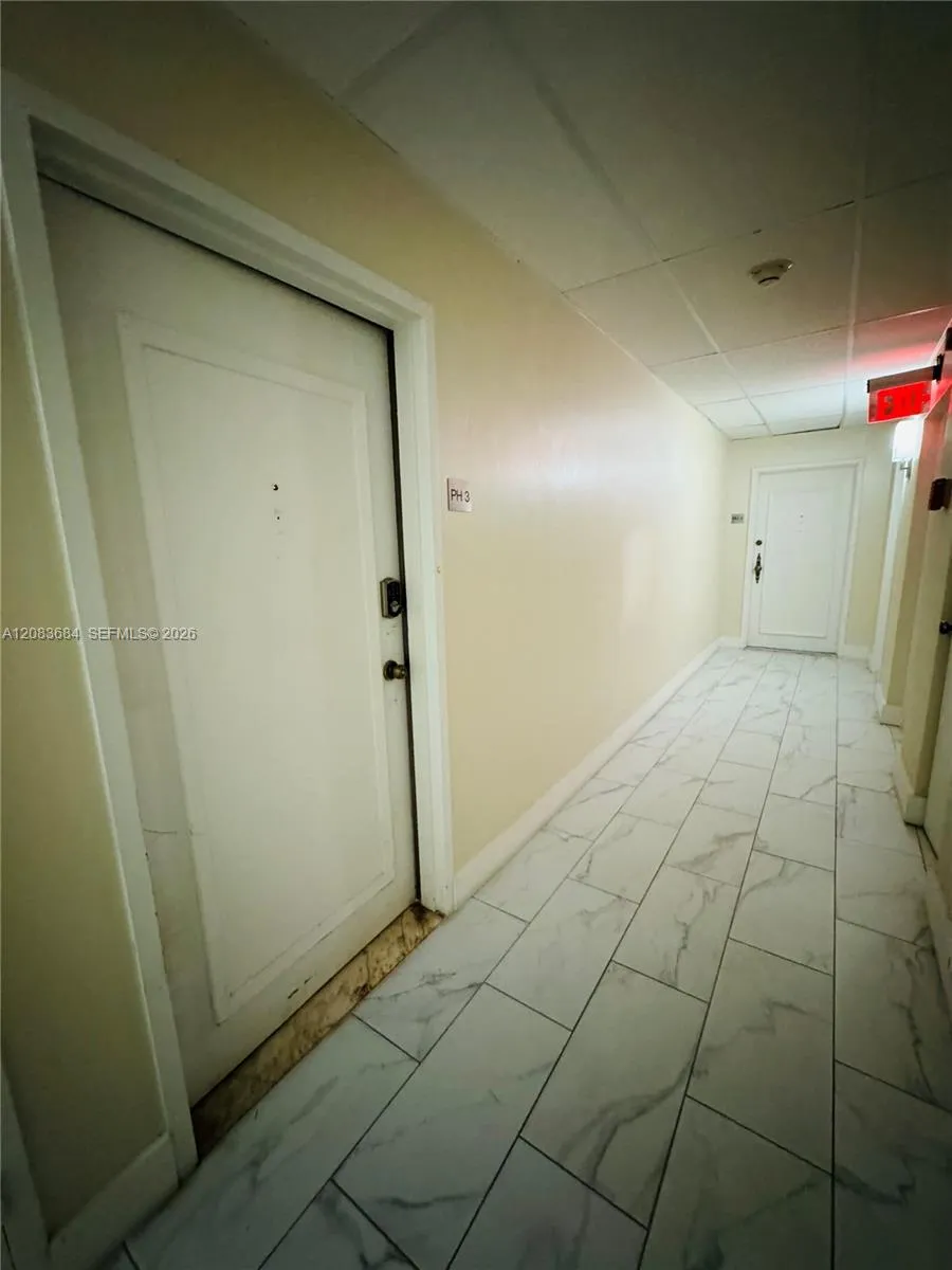 18071 Biscayne Blvd #PH03 & PH04 Aventura, FL 33160