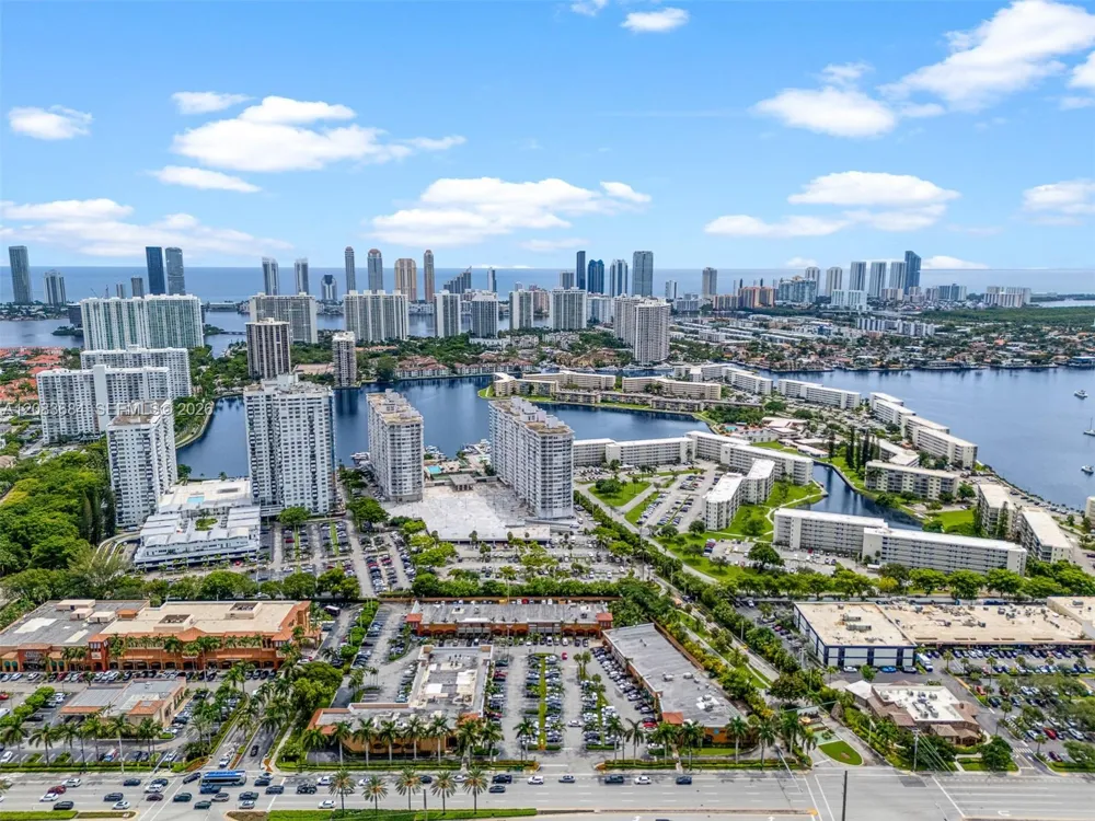 18071 Biscayne Blvd #PH03 & PH04 Aventura, FL 33160