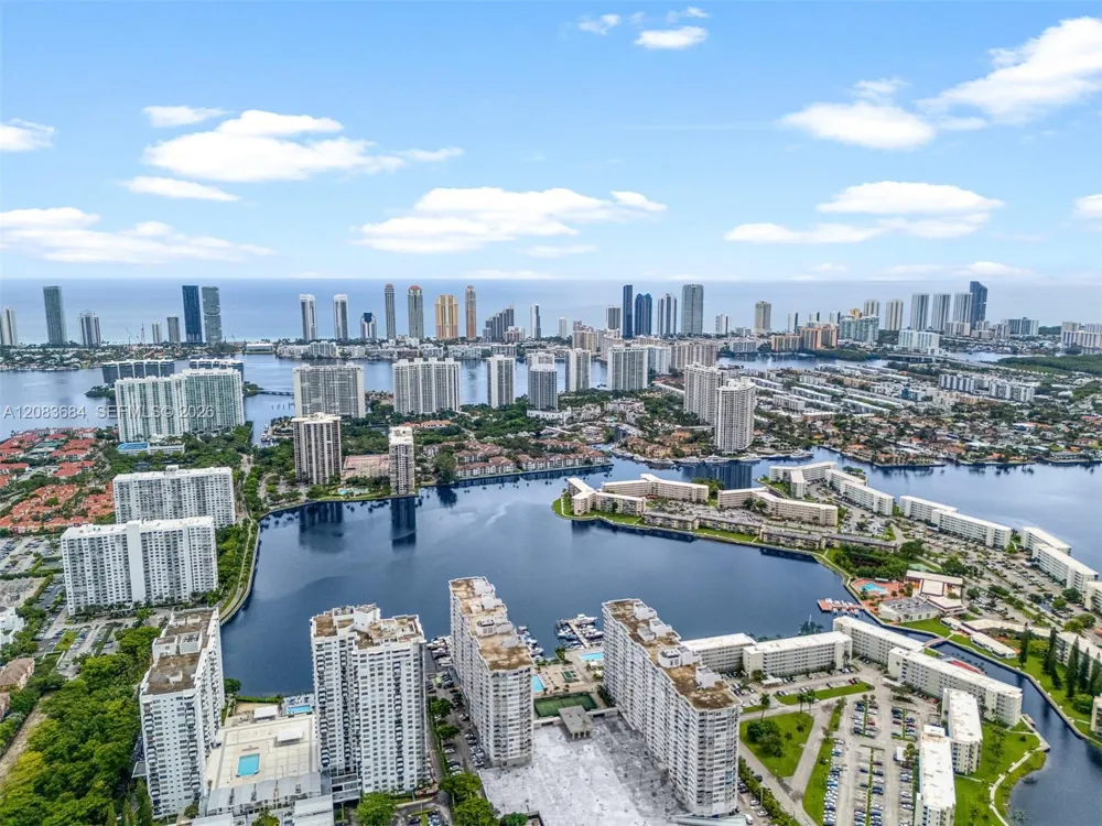 18071 Biscayne Blvd #PH03 & PH04 Aventura, FL 33160