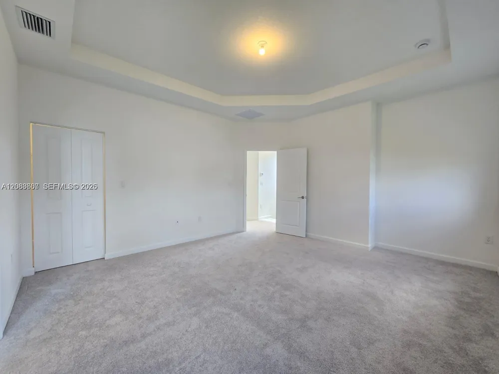 2670 SE 24th Ct Homestead, FL 33035