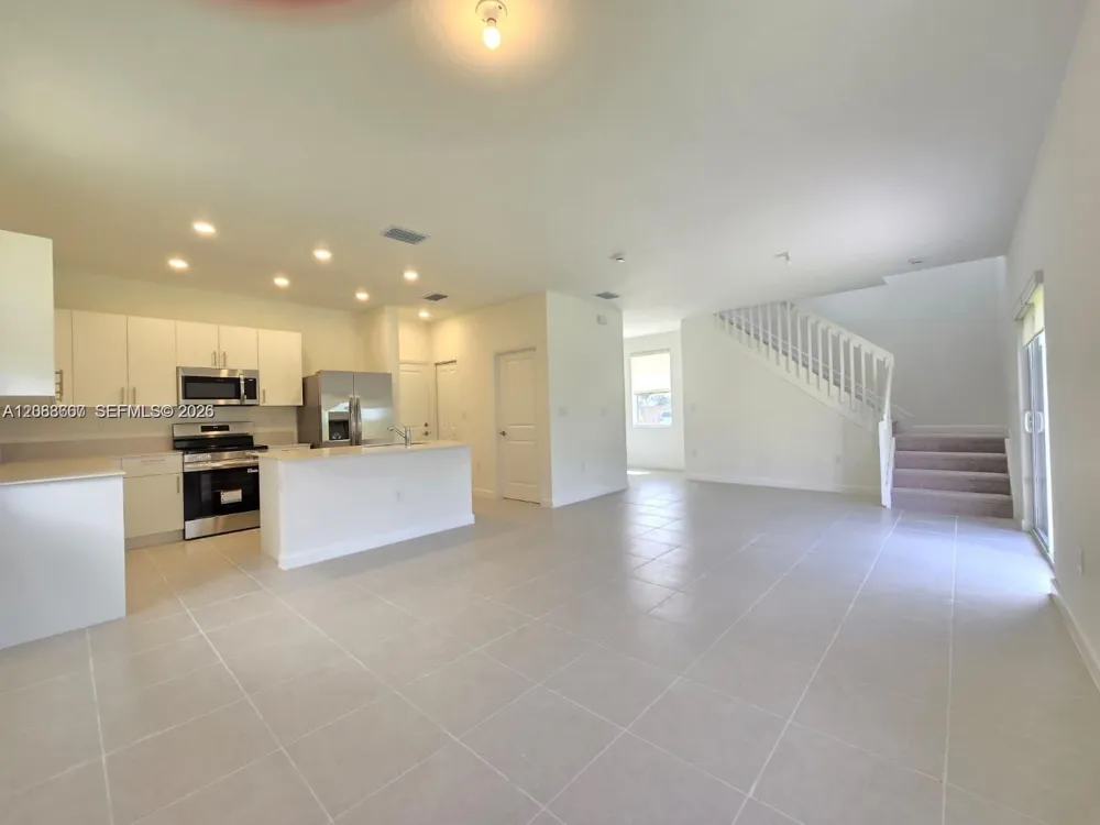 2670 SE 24th Ct Homestead, FL 33035