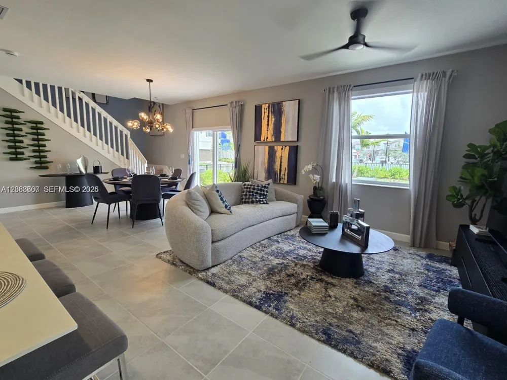2670 SE 24th Ct Homestead, FL 33035