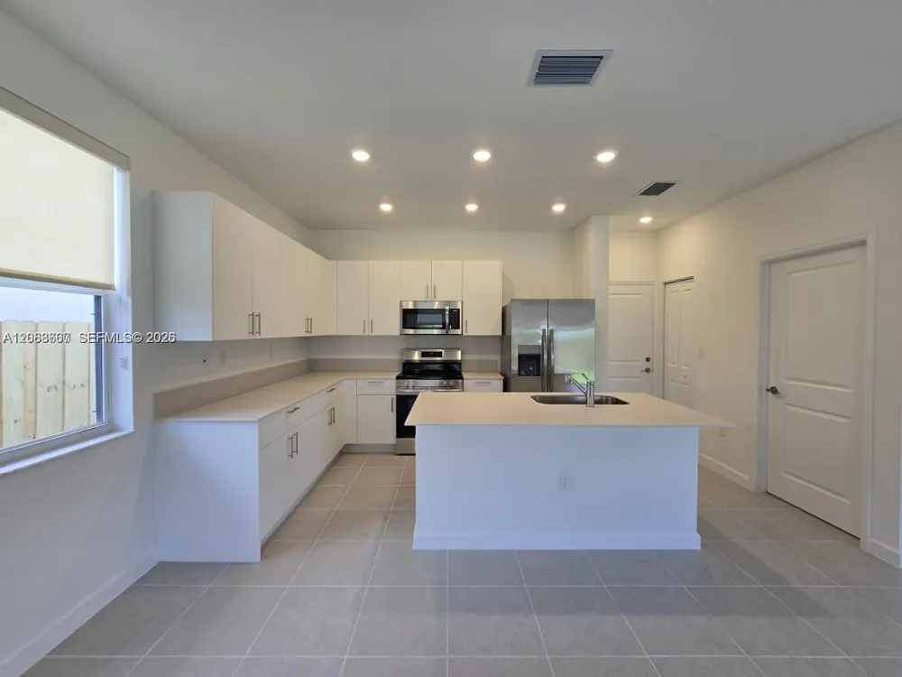 2670 SE 24th Ct Homestead, FL 33035