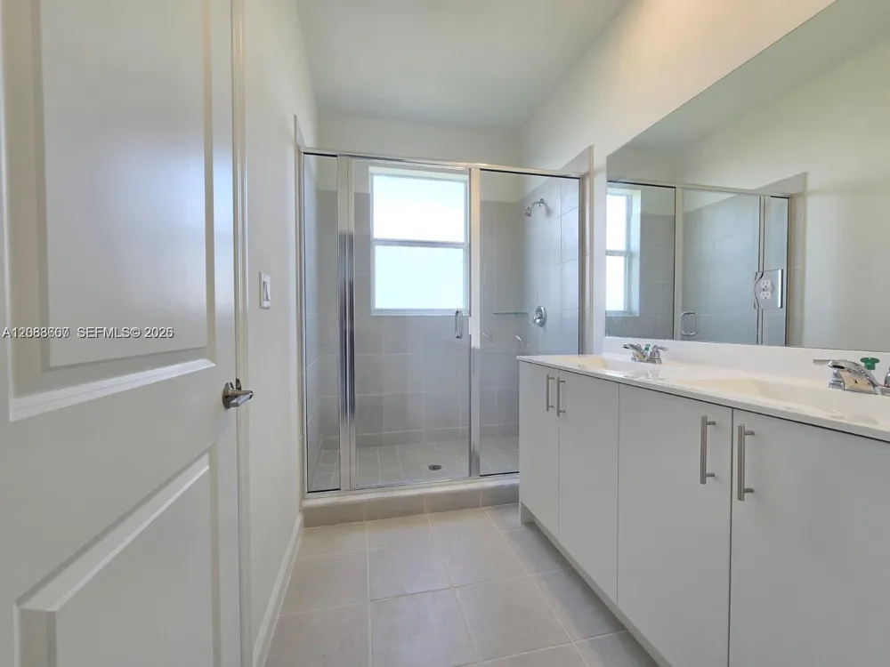 2670 SE 24th Ct Homestead, FL 33035