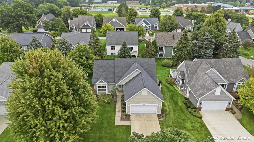 509 Hunters Run Circle Holland, MI 49423