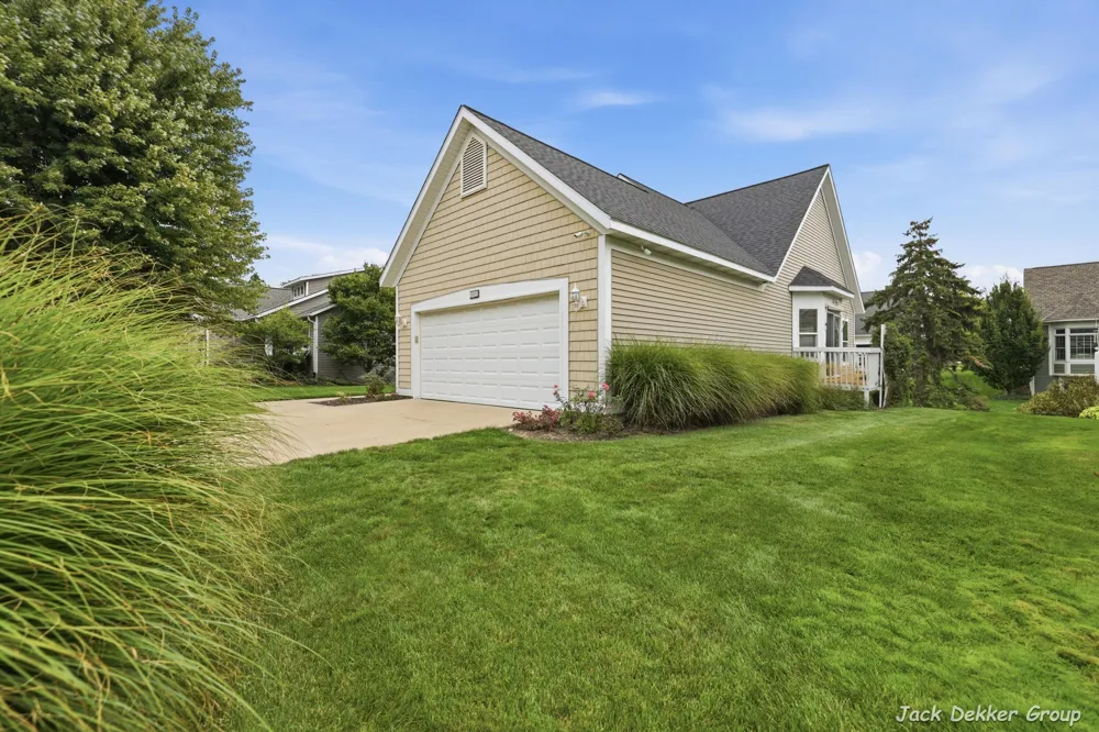 509 Hunters Run Circle Holland, MI 49423