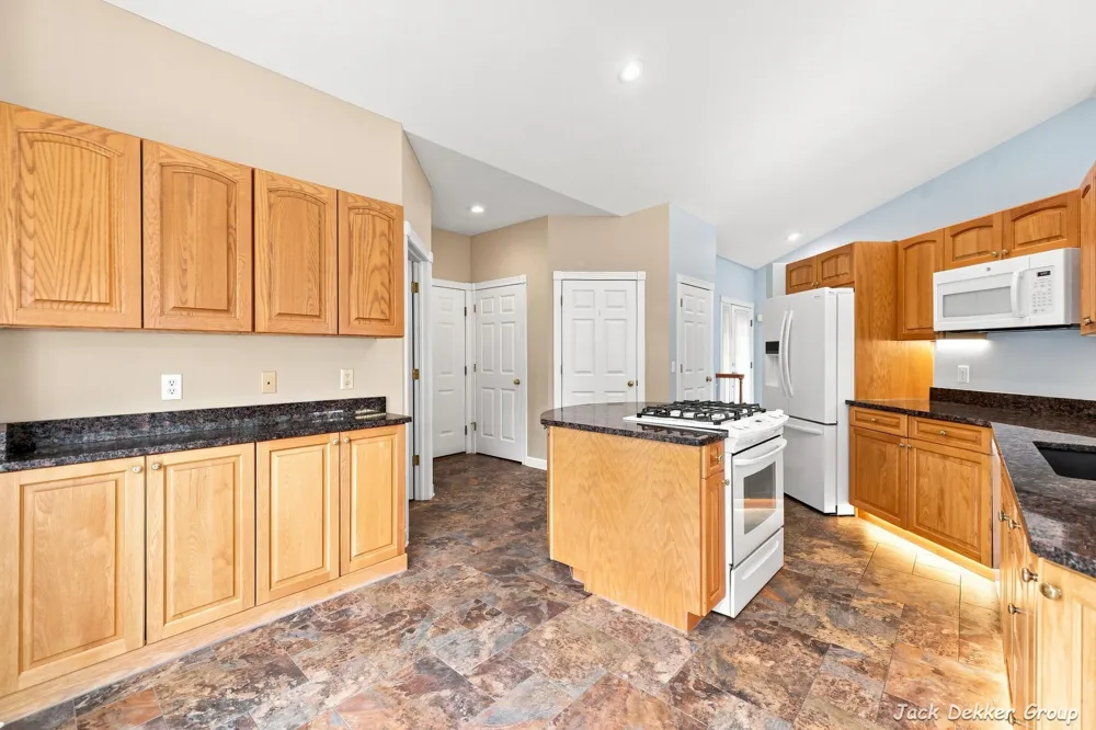 509 Hunters Run Circle Holland, MI 49423
