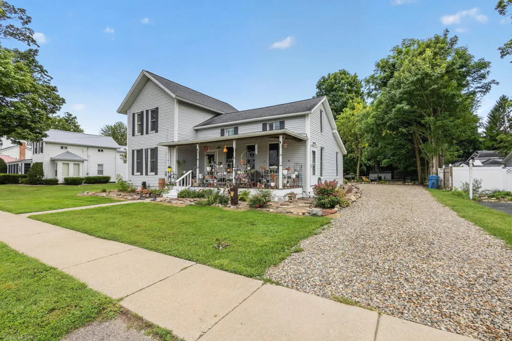204 South Street Jonesville, MI 49250