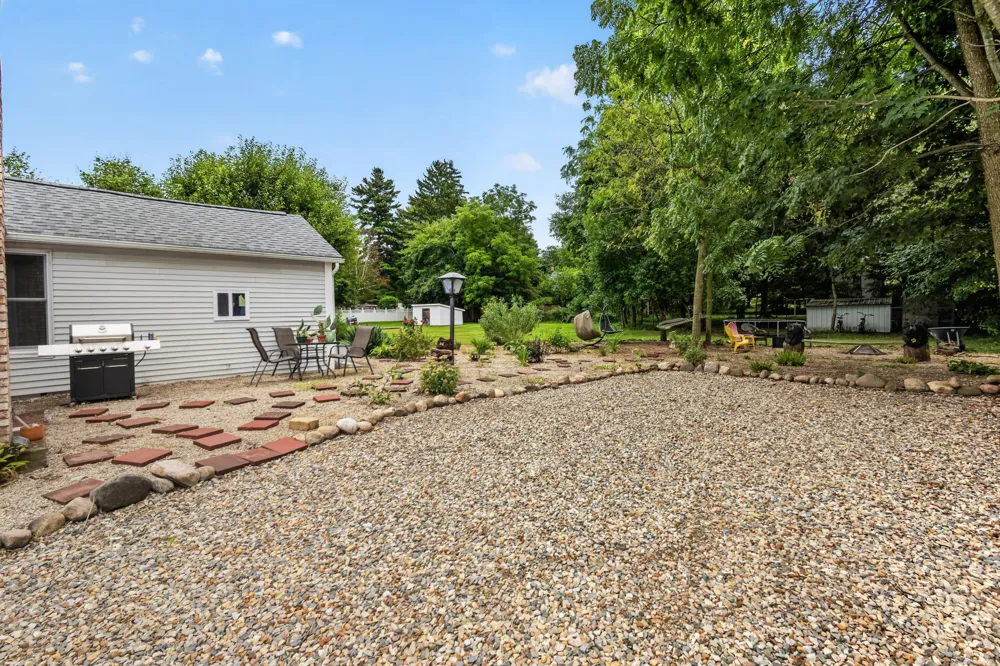 204 South Street Jonesville, MI 49250
