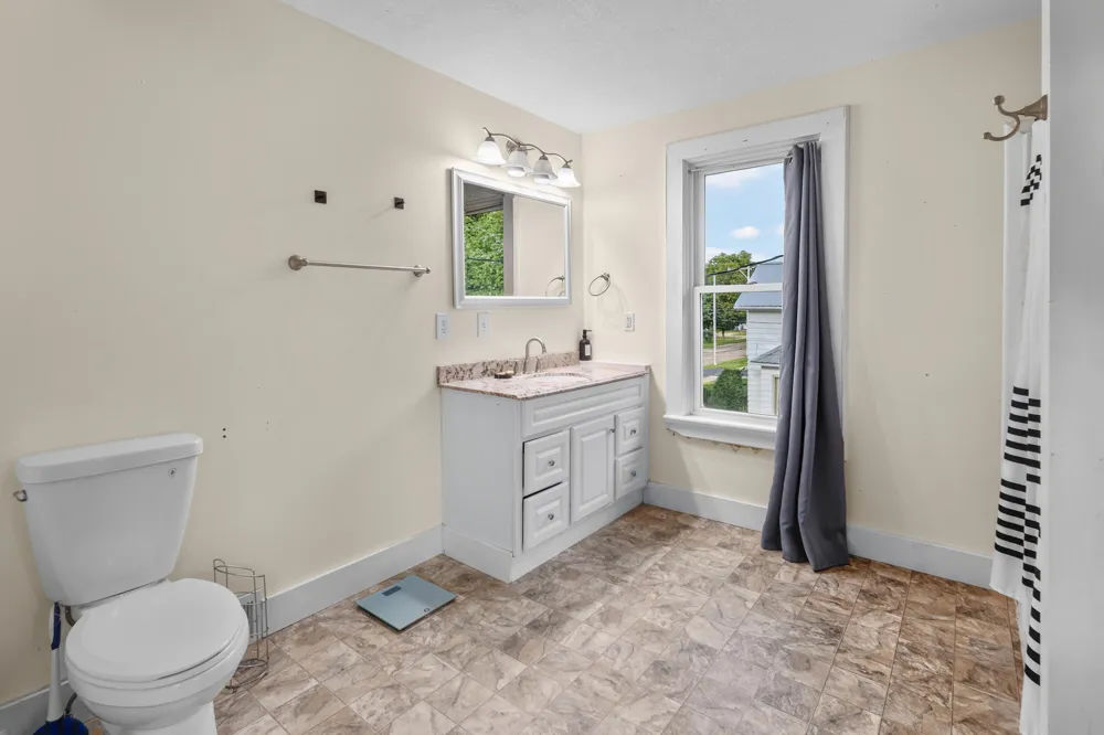 204 South Street Jonesville, MI 49250
