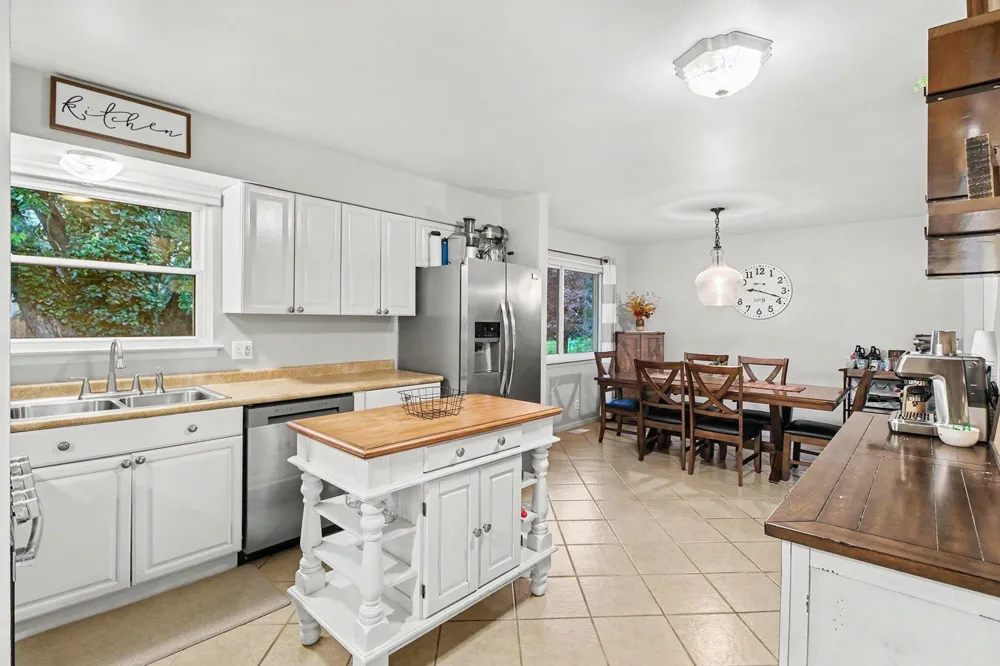 542 Eastlook Drive Saline, MI 48176