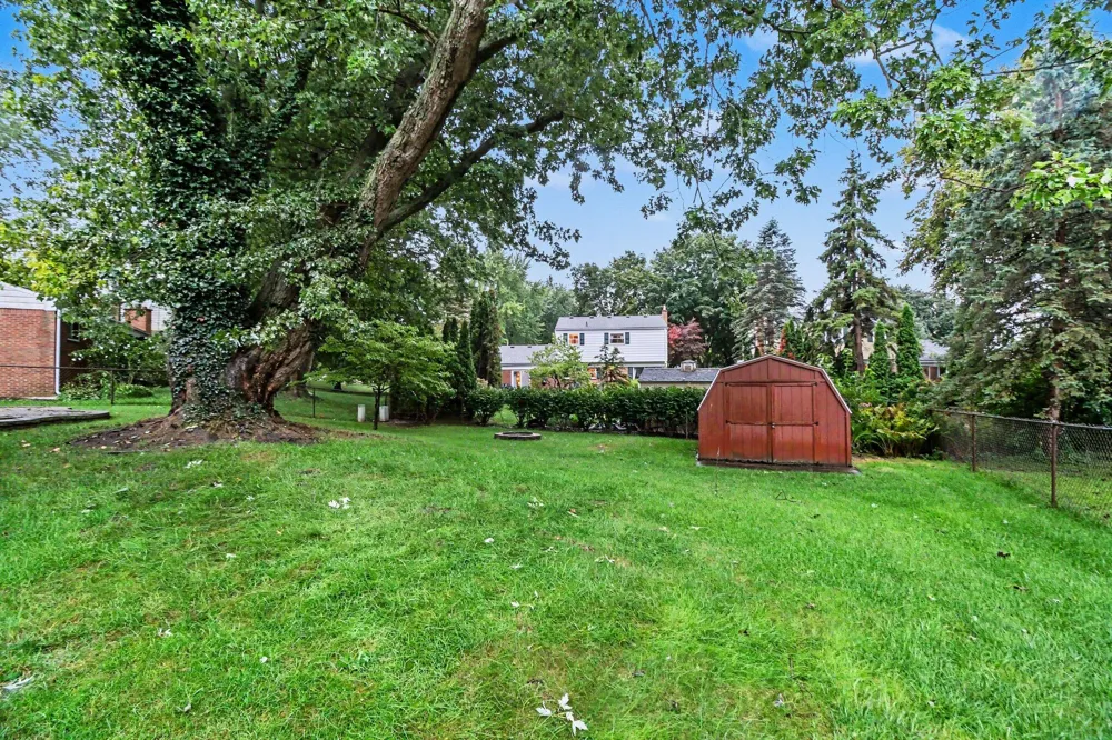 542 Eastlook Drive Saline, MI 48176
