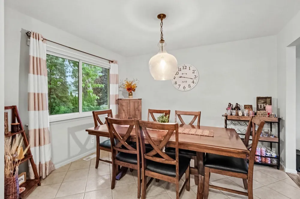 542 Eastlook Drive Saline, MI 48176