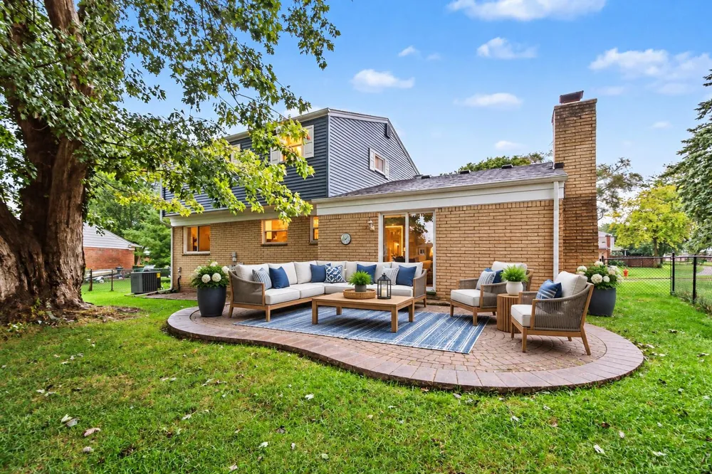 542 Eastlook Drive Saline, MI 48176