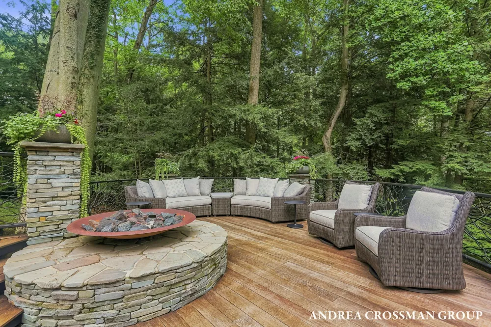 12231225 Ash Drive South Haven, MI 49090