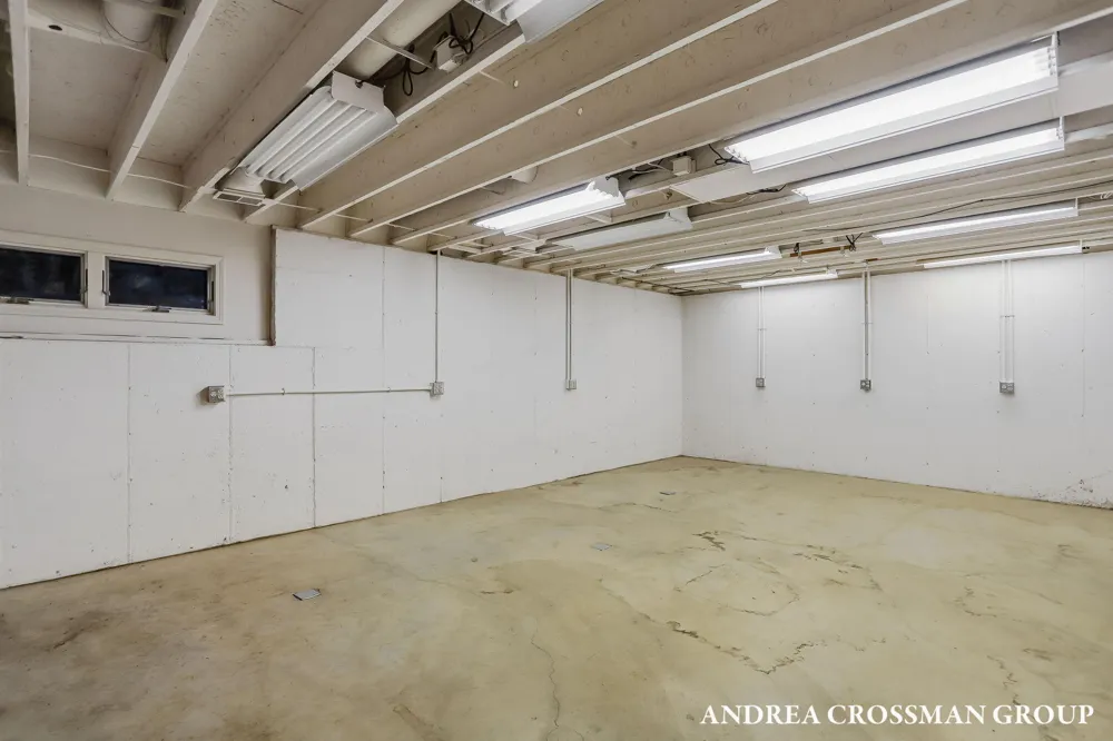 12231225 Ash Drive South Haven, MI 49090