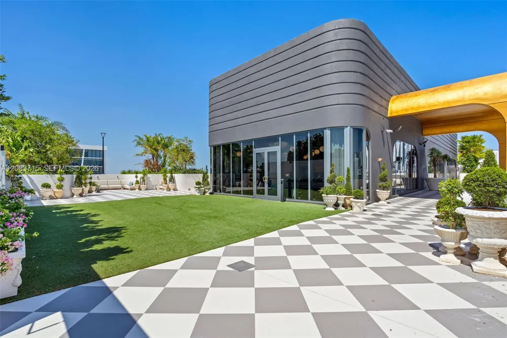 2700 NW 2nd Ave #422 Miami, FL 33127