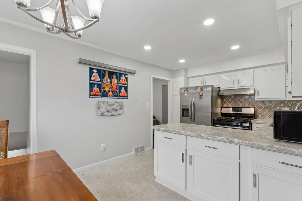 8234 Holly Drive Canton, MI 48187