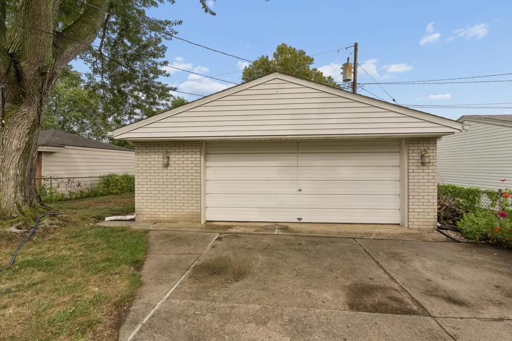 8234 Holly Drive Canton, MI 48187