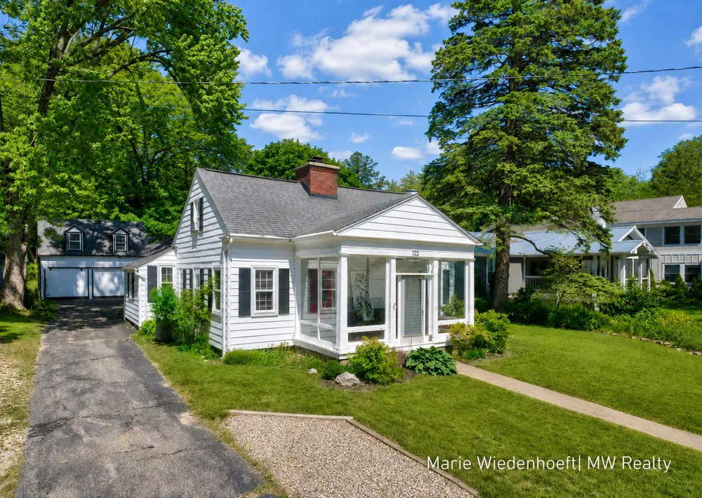 722 Lake Street Saugatuck, MI 49453