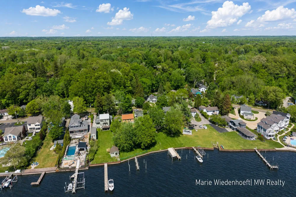 722 Lake Street Saugatuck, MI 49453