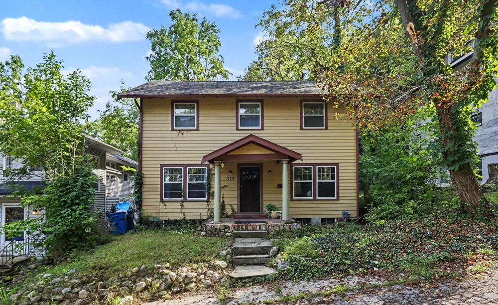 915 Walwood Place Kalamazoo, MI 49007