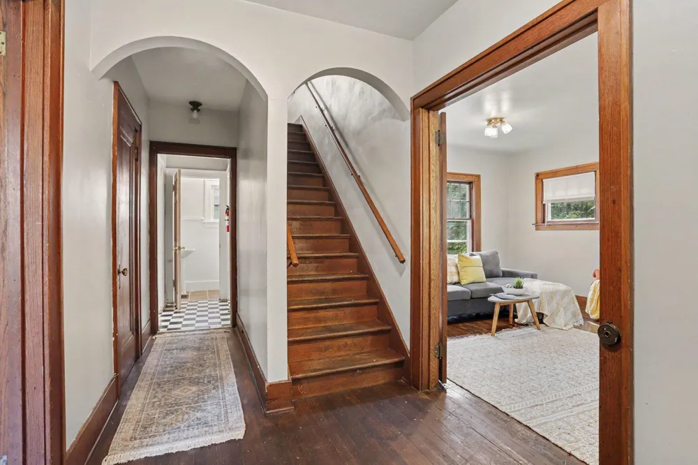 915 Walwood Place Kalamazoo, MI 49007