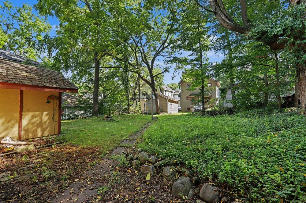 915 Walwood Place Kalamazoo, MI 49007