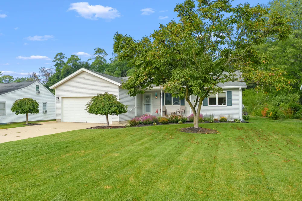3343 John Street Ravenna, MI 49451