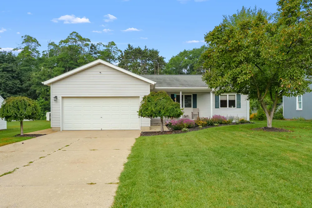3343 John Street Ravenna, MI 49451