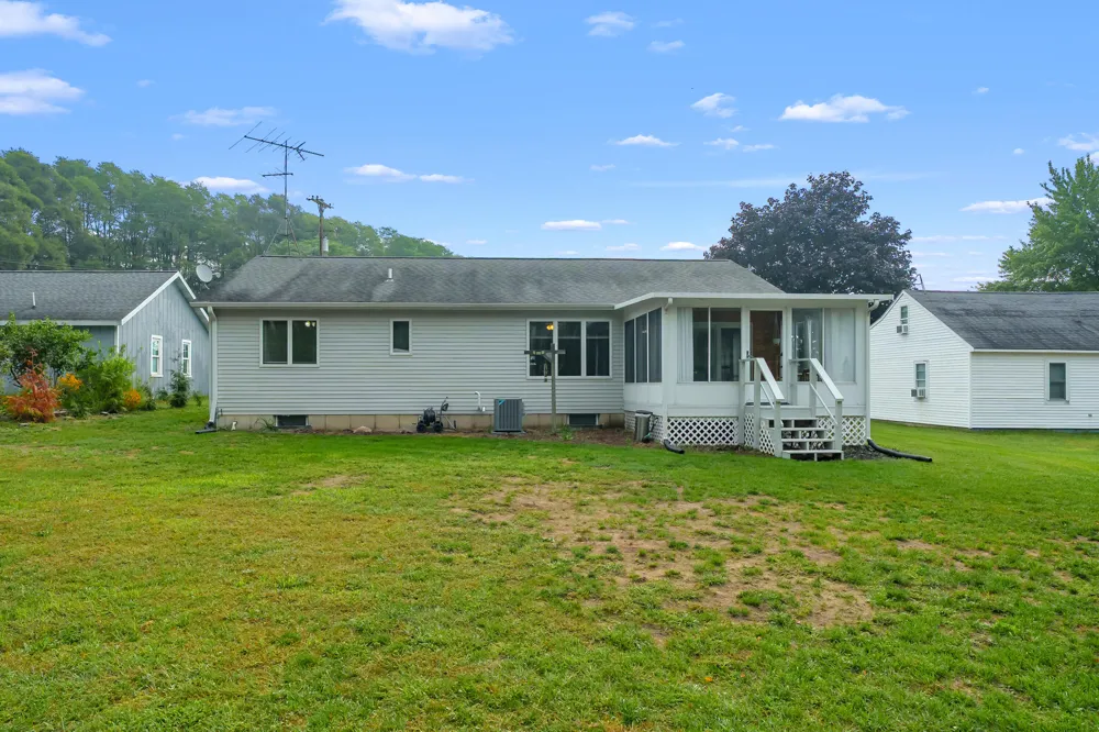 3343 John Street Ravenna, MI 49451