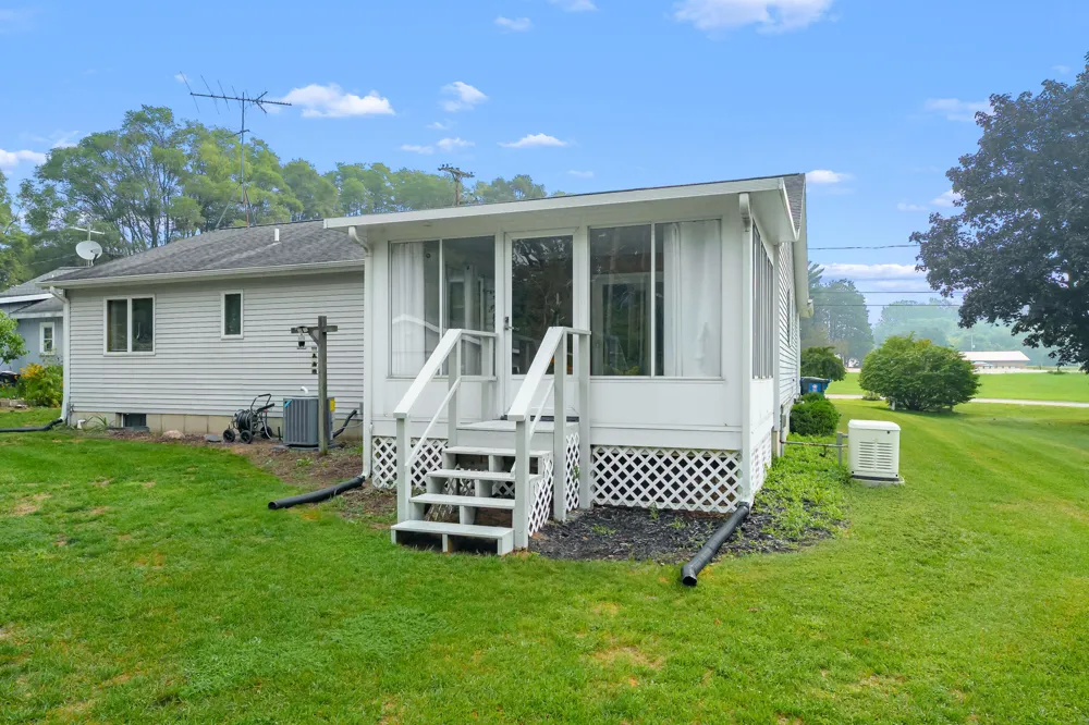 3343 John Street Ravenna, MI 49451