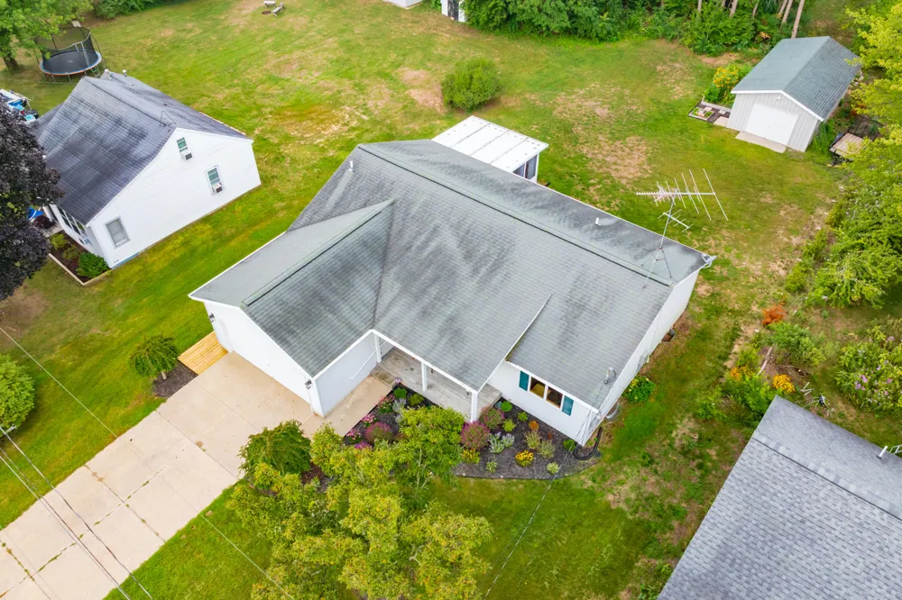 3343 John Street Ravenna, MI 49451